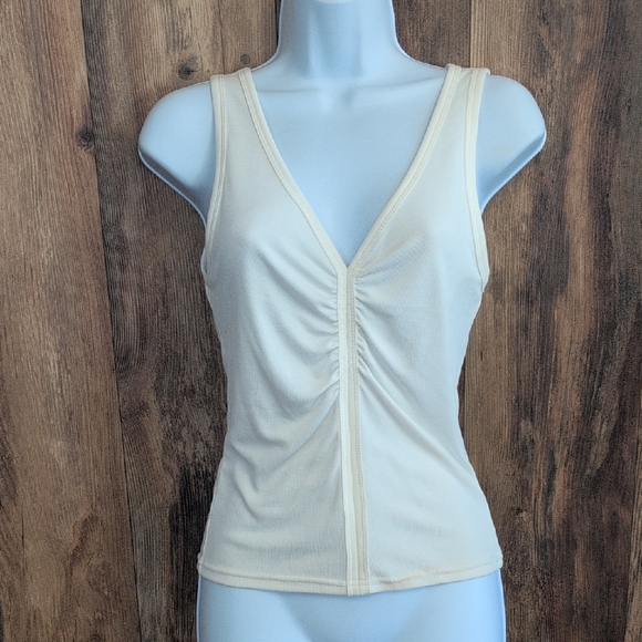Gimmicks by BKE Elegant Cream V-Neck Tank Top M -809A - Picture 2 of 7